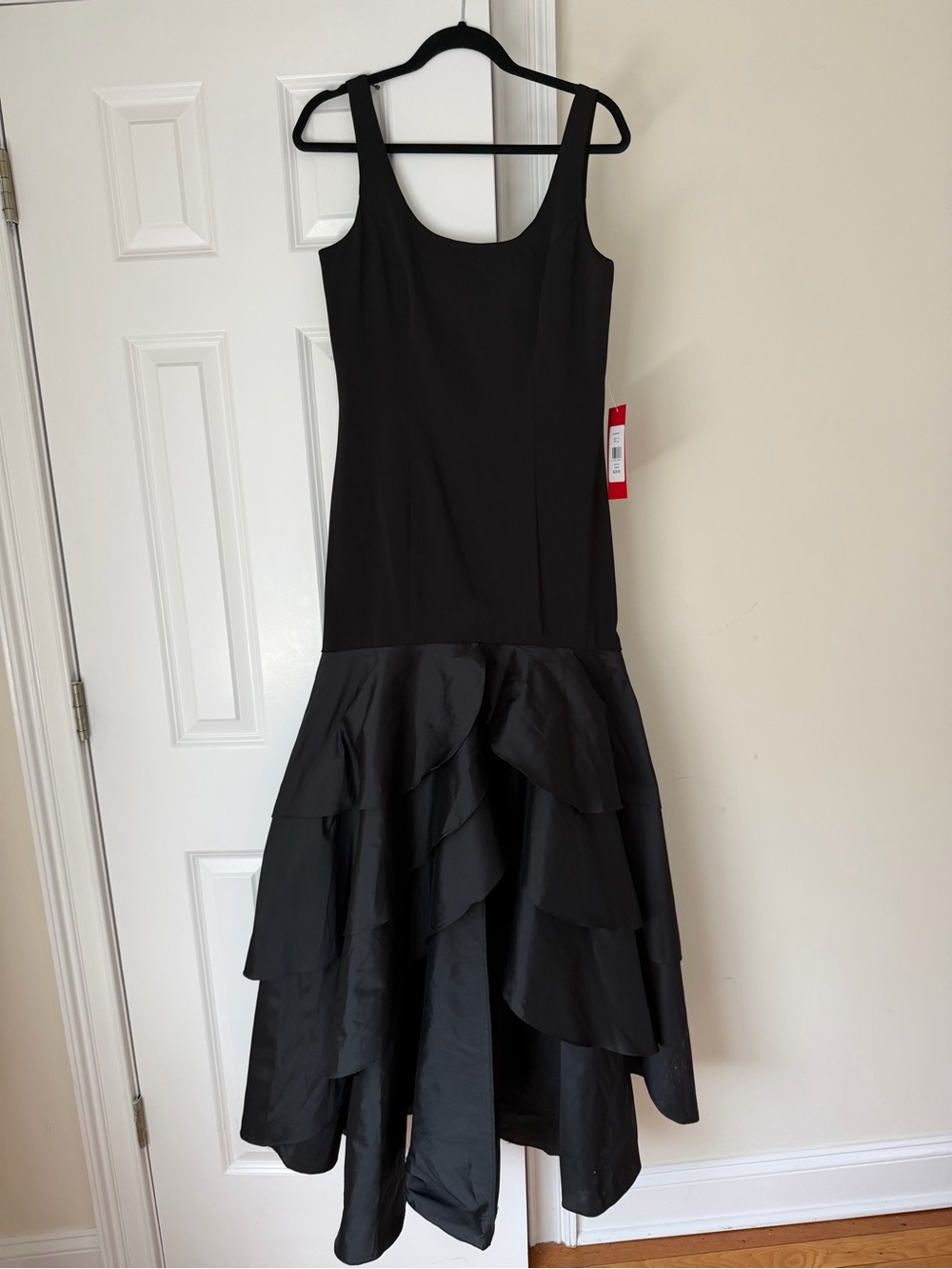 Carmen Marc Valvo Black Scoop-Neck Tiered Drop-Waist Maxi Dress Size 10